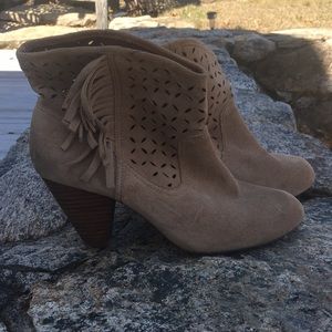 Jessica Simpson Tan Wedge Fringe Boots